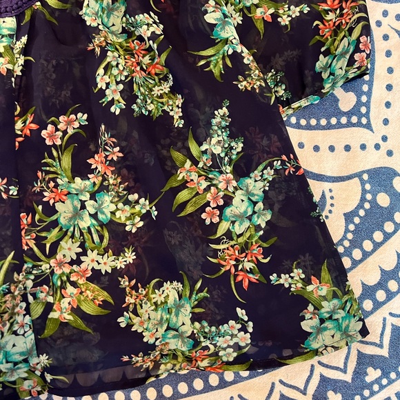 CHARMING CHARLIE SIZE L LARGE NAVY FLORAL SHEER CROCHET ADORABLE SHIRT TOP 203 - Picture 4 of 12